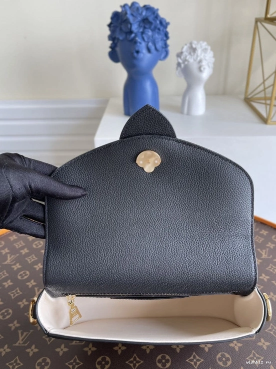 WIS SOFT PONT LOUIS MM VUITTON 9 1107